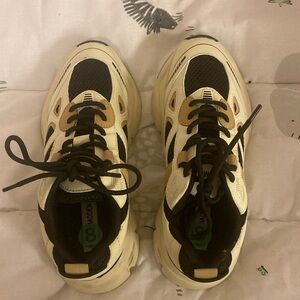 Steven Madden sneakers size 8